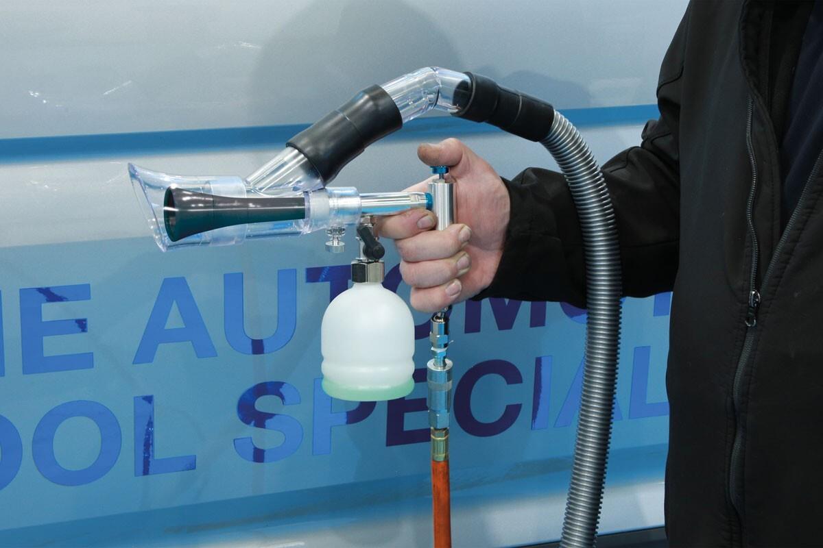 Laser 9202 Compact Swirl Cleaning Gun with Vacuum Extraction Laser Tools