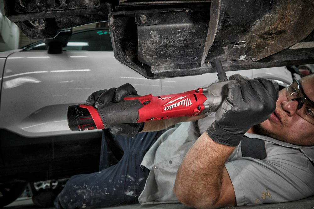 Milwaukee M12 Right Angle 1/2" Cordless Impact Wrench Kit 12V - 2 Batteries - M12FRAIWF12-622X Milwaukee