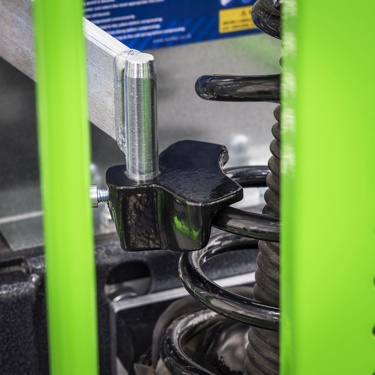 Sealey RE2500 Air Operated Coil Spring Compressor 2500kg Sealey