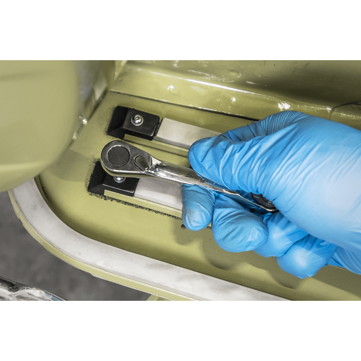 Siegen S01251 Micro Ratchet Bit Driver/Wrench 1/4"Hex  x 1/4"Sq Drive Sealey