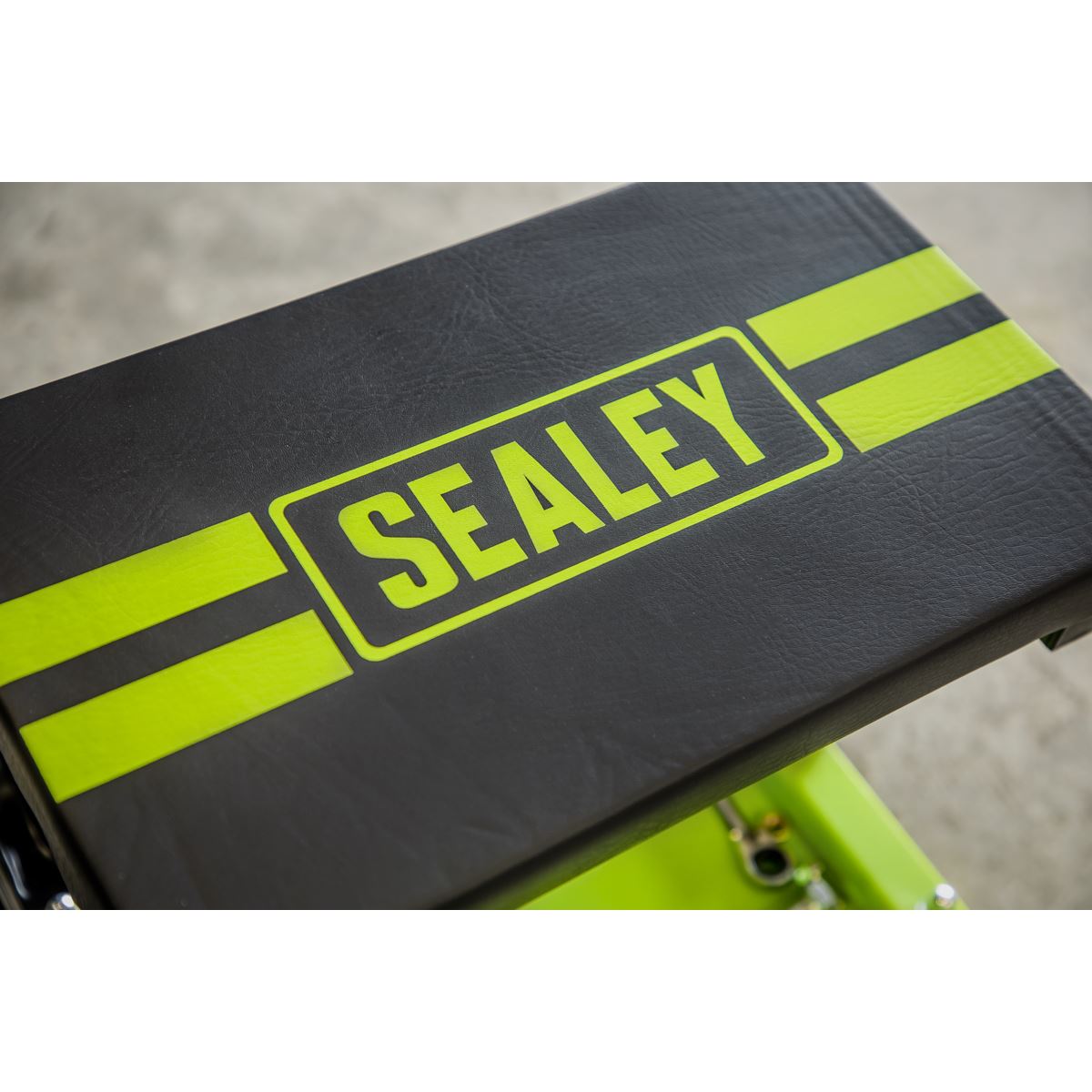 Sealey SCR9HV Mechanic's Deluxe Utility Seat - Green Sealey