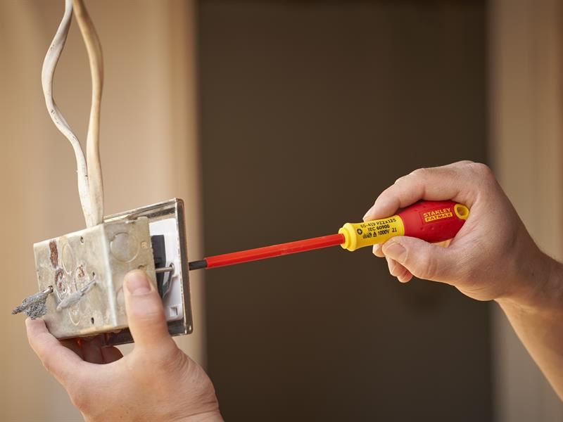 Stanley FatMax VDE Insulated Screwdriver Pozidriv Tip PZ2 x 125mm STA065419 Stanley