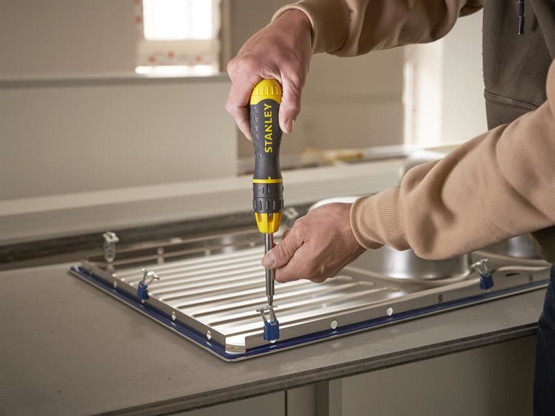 Stanley Multibit Ratchet Screwdriver &10 Bits STA068010 Stanley